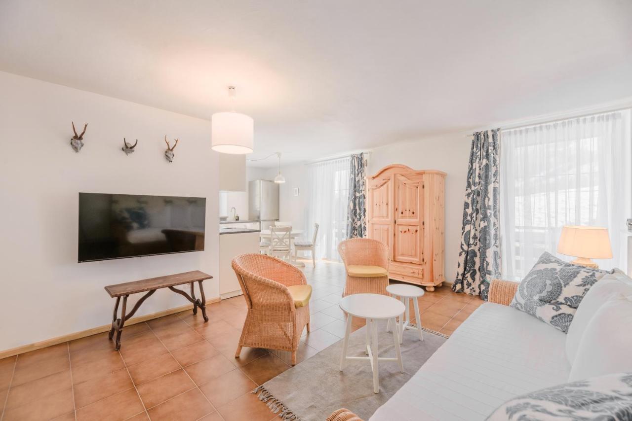 Renoviertes Apartment Mit Terrasse An Der Piste Mit Kostenlosen Wifi Carezza al Lago Exterior foto